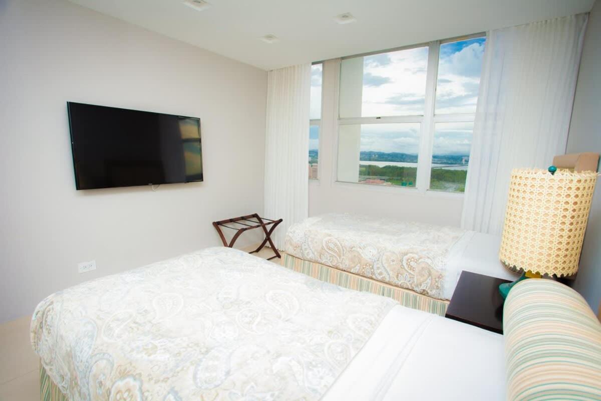 2Br Gem Ocean Front Building Isla Verde Beach San Juan Exterior photo